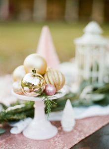 pink and gold holiday table decor