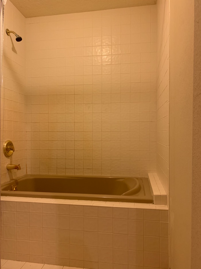 Reglaze A Bathtub And Tile Surround, How To Resurface A Bathtub Surround